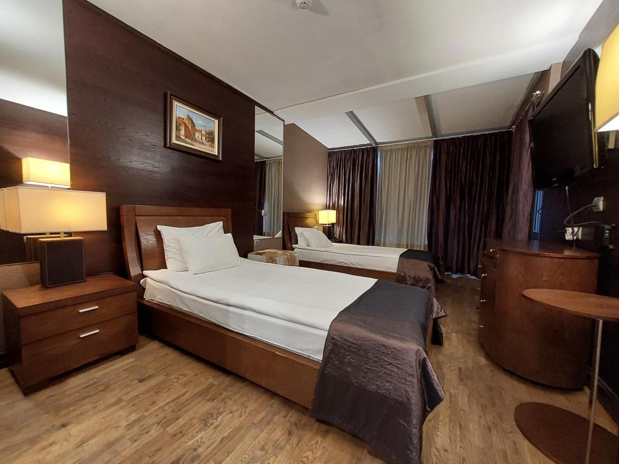 Hotel City Pleven Buitenkant foto