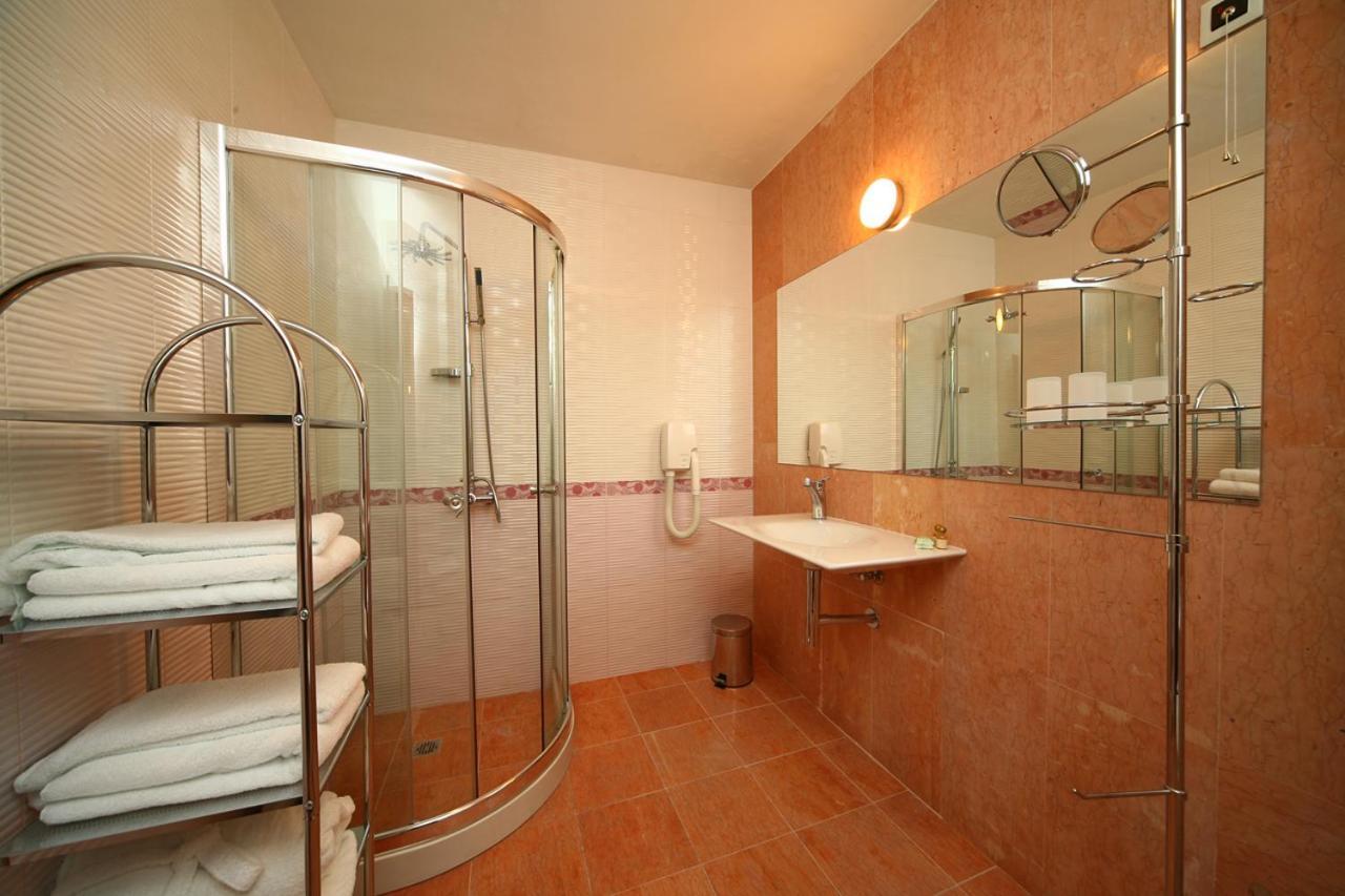 Hotel City Pleven Buitenkant foto