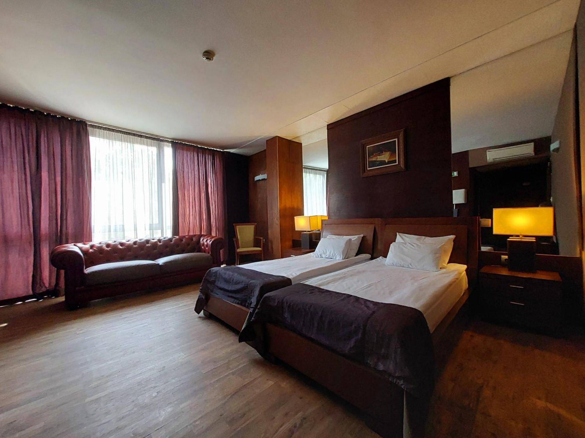 Hotel City Pleven Buitenkant foto